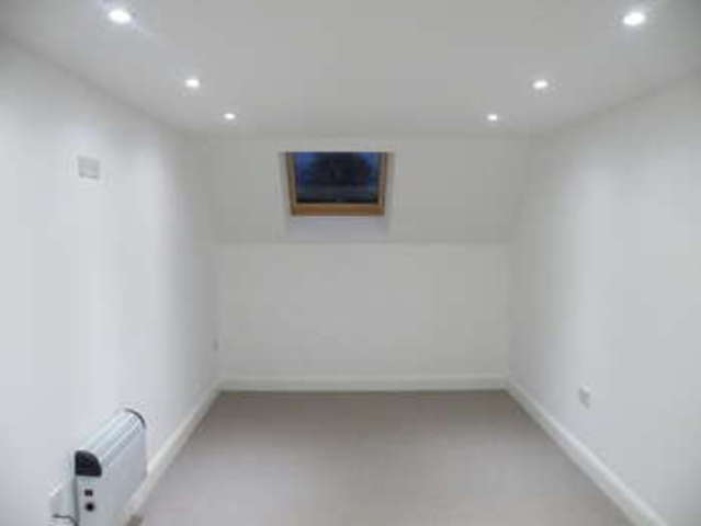  Image of 1 bedroom Flat to rent in Elliott Road Bromley BR2 at Bromley Kent Bromley Common, BR2 9NU