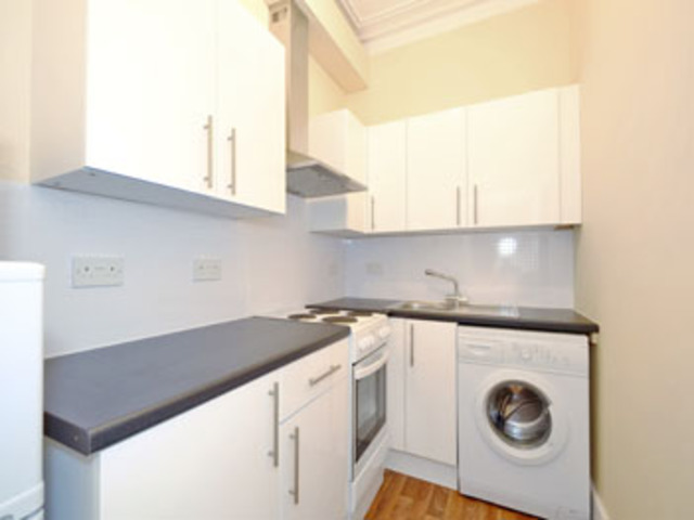  Image of 2 bedroom Flat to rent in Elmbank Terrace Aberdeen AB24 at City Centre Aberdeen Aberdeen, AB24 3PL