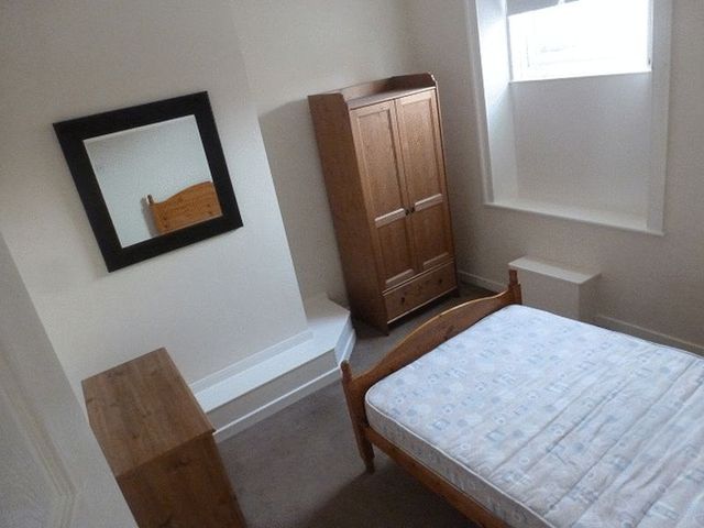  Image of 3 bedroom Flat to rent in Elswick Road Newcastle upon Tyne NE4 at Elswick Road Array Blakelaw, NE4 6JH