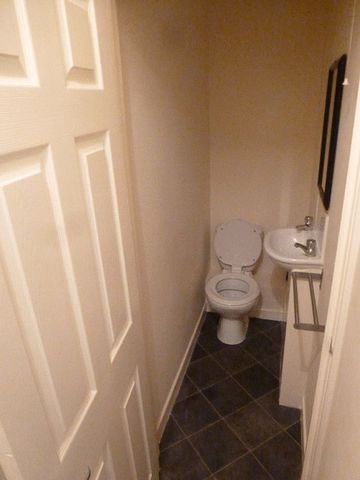  Image of 3 bedroom Flat to rent in Elswick Road Newcastle upon Tyne NE4 at Elswick Road Array Blakelaw, NE4 6JH