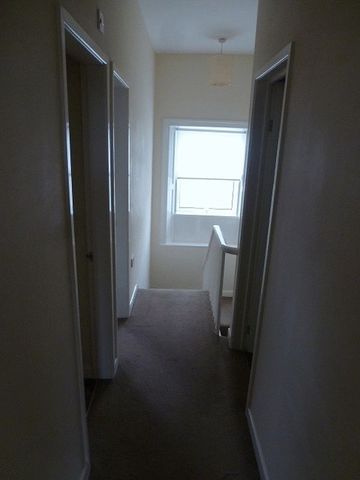  Image of 3 bedroom Flat to rent in Elswick Road Newcastle upon Tyne NE4 at Elswick Road Array Blakelaw, NE4 6JH