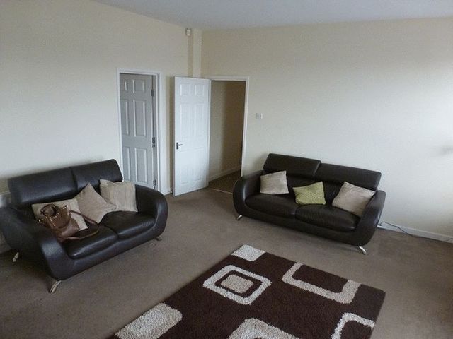  Image of 3 bedroom Flat to rent in Elswick Road Newcastle upon Tyne NE4 at Elswick Road Array Blakelaw, NE4 6JH
