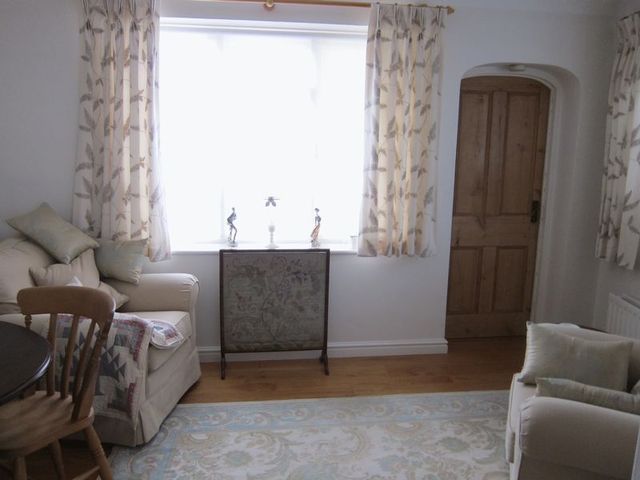  Image of 4 bedroom Terraced house to rent in Middle Hill Englefield Green Egham TW20 at Middle Hill Englefield Green Egham, TW20 0JG