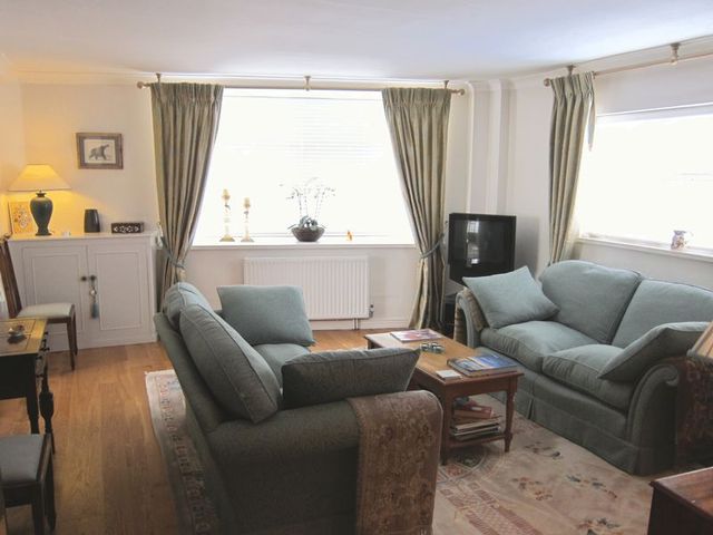  Image of 4 bedroom Terraced house to rent in Middle Hill Englefield Green Egham TW20 at Middle Hill Englefield Green Egham, TW20 0JG