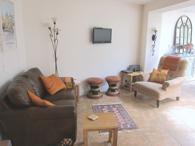  Image of 4 bedroom Terraced house to rent in Middle Hill Englefield Green Egham TW20 at Middle Hill Englefield Green Egham, TW20 0JG