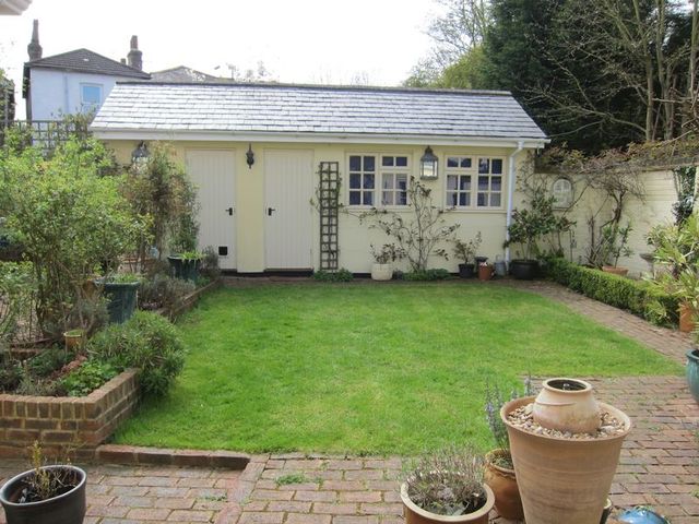  Image of 4 bedroom Terraced house to rent in Middle Hill Englefield Green Egham TW20 at Middle Hill Englefield Green Egham, TW20 0JG