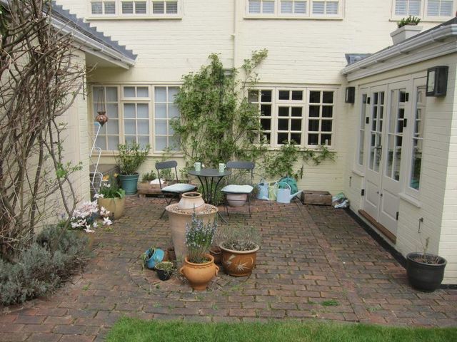  Image of 4 bedroom Terraced house to rent in Middle Hill Englefield Green Egham TW20 at Middle Hill Englefield Green Egham, TW20 0JG