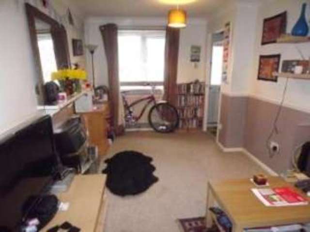  Image of 2 bedroom Terraced house for sale in Evans Close Houghton Regis Dunstable LU5 at Houghton Regis Dunstable Houghton Regis, LU5 5TF