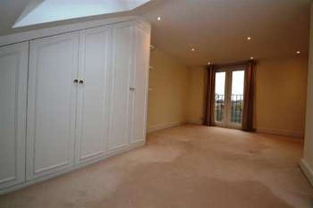  Image of 4 bedroom Terraced house to rent in Evelyn Road London SW19 at Haydons Road, SW19 8NU