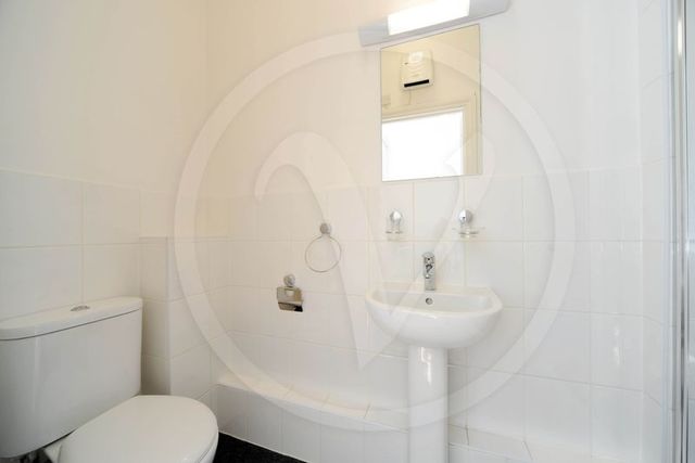 Image of Flat to rent in Finchley Road London NW3 at Finchley Road Hampstead London, NW3 6JY
