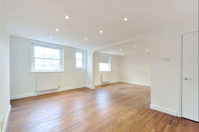  Image of 4 bedroom Flat to rent in Finchley Road London NW8 at London, NW8 6EB
