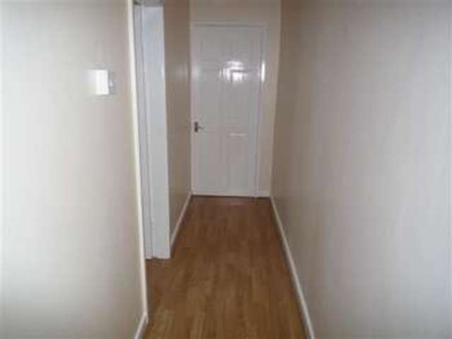 Image of 1 bedroom Flat to rent in Bankwell Road Milnsbridge Huddersfield HD3 at Quarmby, HD3 4LZ