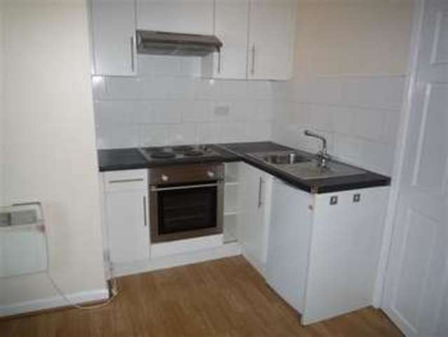  Image of 1 bedroom Flat to rent in Bankwell Road Milnsbridge Huddersfield HD3 at Quarmby, HD3 4LZ