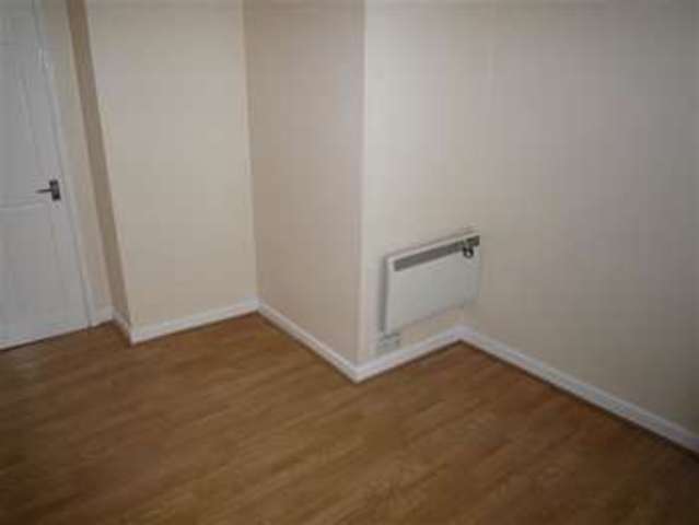  Image of 1 bedroom Flat to rent in Bankwell Road Milnsbridge Huddersfield HD3 at Quarmby, HD3 4LZ