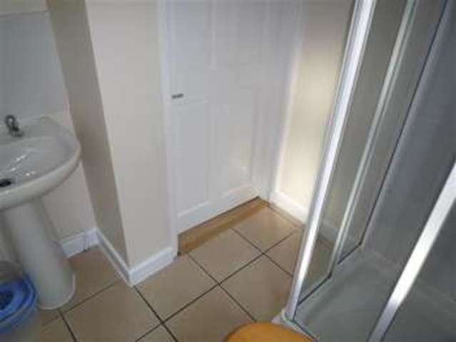  Image of 1 bedroom Flat to rent in Bankwell Road Milnsbridge Huddersfield HD3 at Quarmby, HD3 4LZ