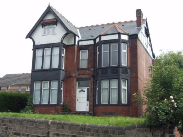  Image of 1 bedroom Studio flat to rent in Harehills Lane Leeds LS8 at Harehills Lane Harehills Leeds, LS8 4DN