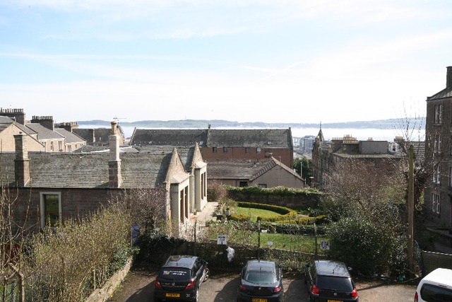  Image of 1 bedroom Flat to rent in Forebank Road Dundee DD1 at City Centre Dundee Dundee, DD1 2PF