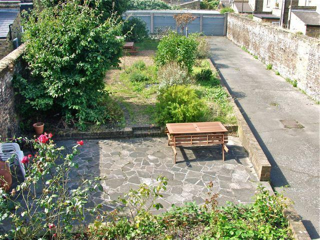  Image of 2 bedroom Flat to rent in Freemantle Street London SE17 at Walworth, SE17 2JP
