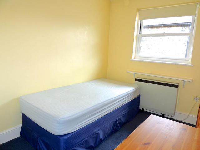  Image of 2 bedroom Flat to rent in Freemantle Street London SE17 at Walworth, SE17 2JP
