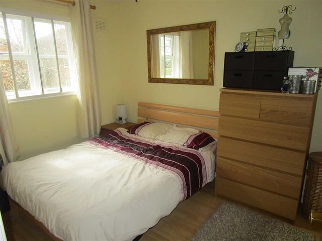  Image of 1 bedroom Property for sale in Frogmore Close Slough SL1 at Frogmore Close Cippenham Cippenham, SL1 9BW
