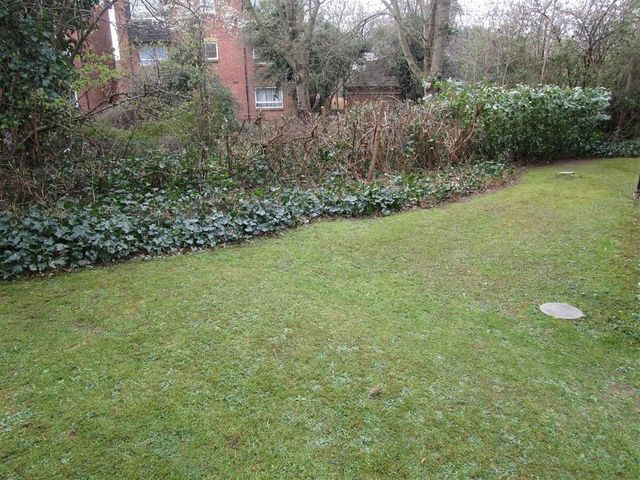  Image of 1 bedroom Property for sale in Frogmore Close Slough SL1 at Frogmore Close Cippenham Cippenham, SL1 9BW