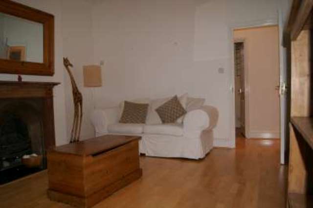  Image of 2 bedroom Flat to rent in Fulham Road London SW6 at Fulham  London, SW6 1HJ