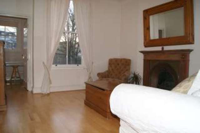  Image of 2 bedroom Flat to rent in Fulham Road London SW6 at Fulham  London, SW6 1HJ