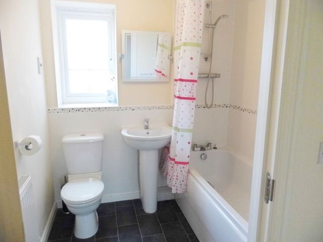  Image of 2 bedroom Flat to rent in Galingale View Newcastle-under-Lyme ST5 at Galingale View  Newcastle, ST5 2GR