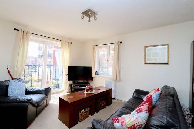  Image of 2 bedroom Flat for sale in Galleon Court Hull HU9 at Galleon Court  Hull, HU9 1QF