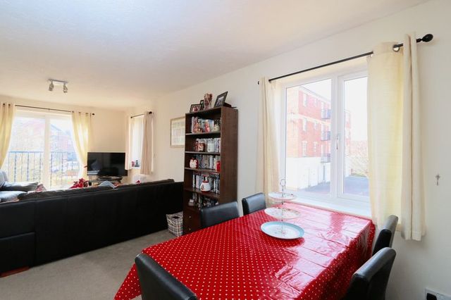  Image of 2 bedroom Flat for sale in Galleon Court Hull HU9 at Galleon Court  Hull, HU9 1QF