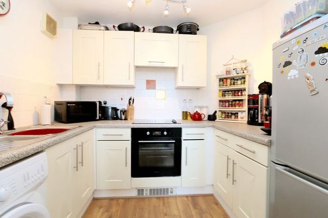  Image of 2 bedroom Flat for sale in Galleon Court Hull HU9 at Galleon Court  Hull, HU9 1QF