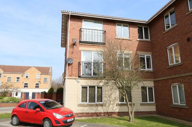  Image of 2 bedroom Flat for sale in Galleon Court Hull HU9 at Galleon Court  Hull, HU9 1QF