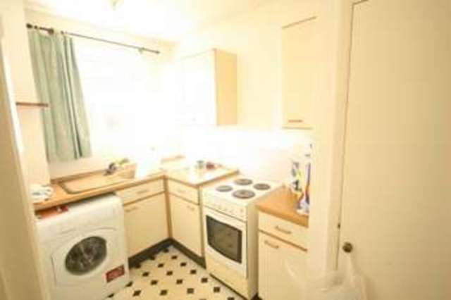  Image of 1 bedroom Ground Flat for sale in Harrow Road Langley Slough SL3 at Langley  Slough, SL3 8SH