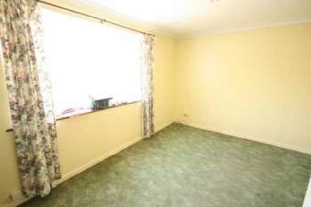  Image of 1 bedroom Ground Flat for sale in Harrow Road Langley Slough SL3 at Langley  Slough, SL3 8SH