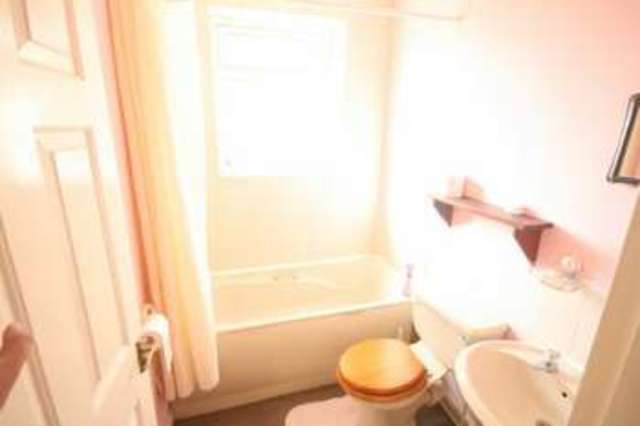  Image of 1 bedroom Ground Flat for sale in Harrow Road Langley Slough SL3 at Langley  Slough, SL3 8SH