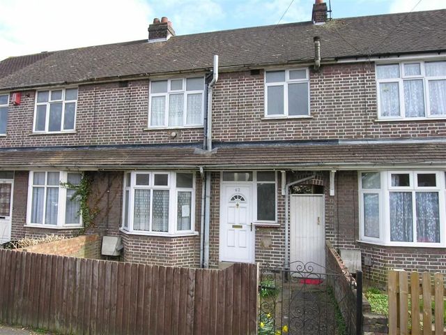  Image of 3 bedroom Property for sale in Gardenia Avenue Luton LU3 at Gardenia Avenue Luton Luton, LU3 2NS