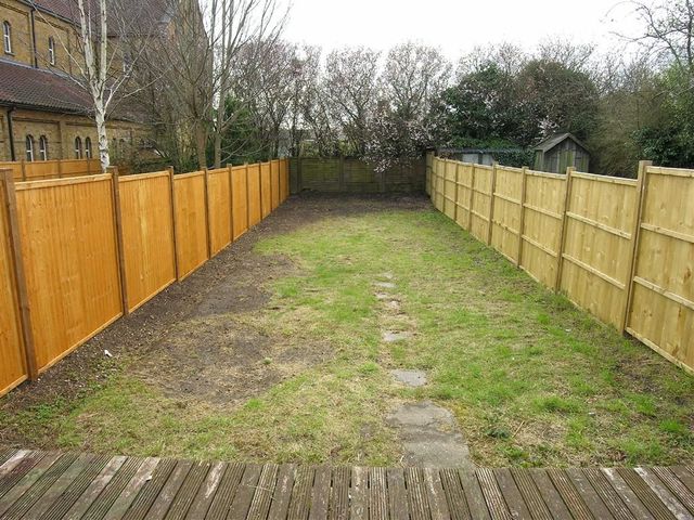  Image of 3 bedroom Property for sale in Gardenia Avenue Luton LU3 at Gardenia Avenue Luton Luton, LU3 2NS