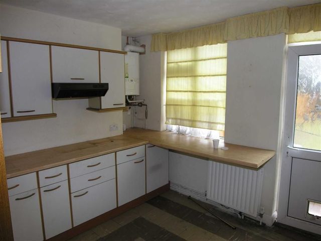  Image of 3 bedroom Property for sale in Gardenia Avenue Luton LU3 at Gardenia Avenue Luton Luton, LU3 2NS