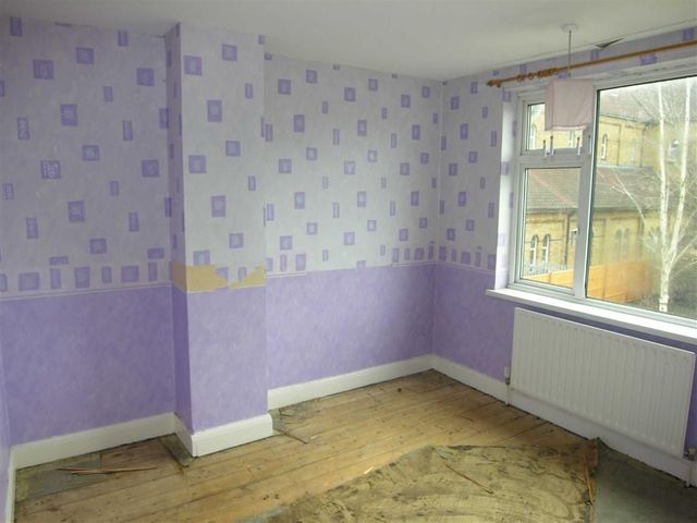  Image of 3 bedroom Property for sale in Gardenia Avenue Luton LU3 at Gardenia Avenue Luton Luton, LU3 2NS
