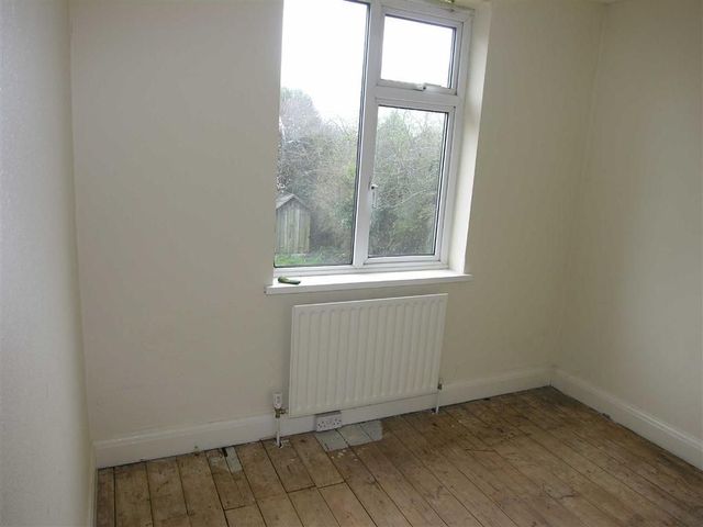  Image of 3 bedroom Property for sale in Gardenia Avenue Luton LU3 at Gardenia Avenue Luton Luton, LU3 2NS