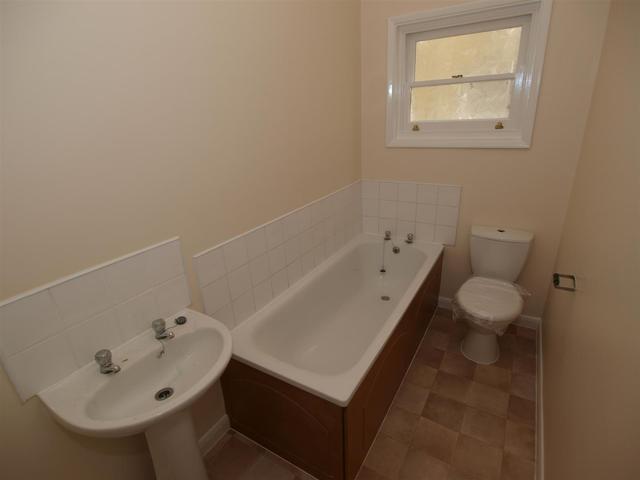  Image of 2 bedroom Flat to rent in Railway Street Gillingham ME7 at Railway Street Gillingham Gillingham, ME7 1XF