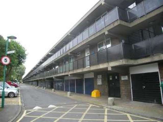  Image of 1 bedroom Flat to rent in Glanville Road London SW2 at Brixton, SW2 5DF