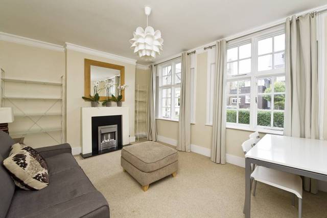  Image of 1 bedroom Ground Flat to rent in Godolphin Road London W12 at Godolphin Road  London, W12 8JE