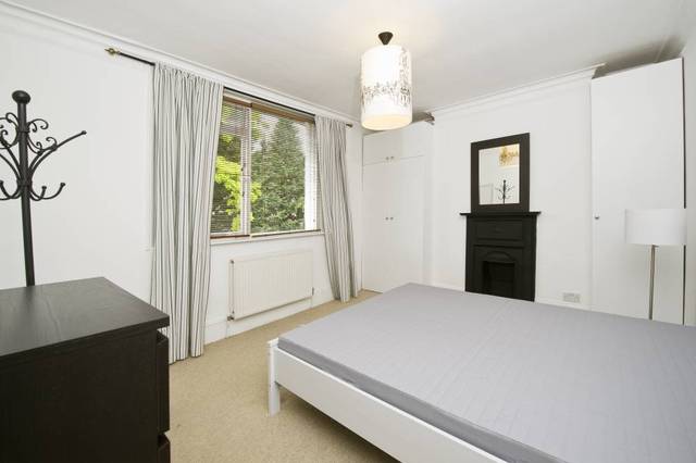  Image of 1 bedroom Ground Flat to rent in Godolphin Road London W12 at Godolphin Road  London, W12 8JE