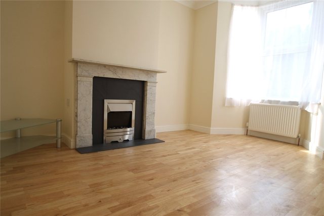  Image of 2 bedroom Terraced house to rent in Grange Road Strood Rochester ME2 at Rochester Kent Frindsbury, ME2 4DB