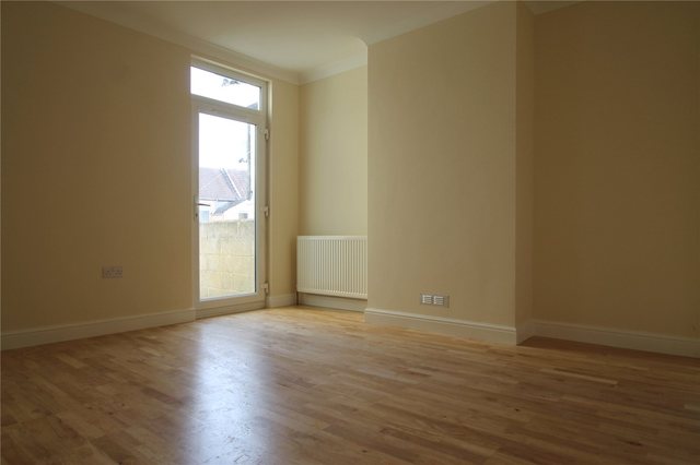  Image of 2 bedroom Terraced house to rent in Grange Road Strood Rochester ME2 at Rochester Kent Frindsbury, ME2 4DB