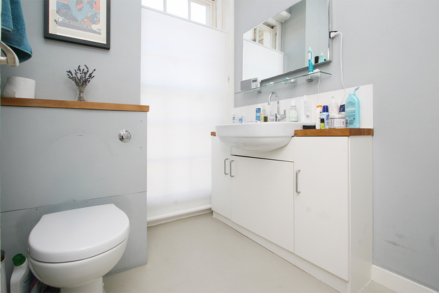  Image of 2 bedroom Maisonette for sale in Grosvenor Park London SE5 at Grosvenor Park  Camberwell, SE5 0NJ