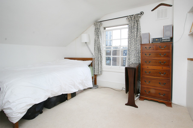  Image of 2 bedroom Maisonette for sale in Grosvenor Park London SE5 at Grosvenor Park  Camberwell, SE5 0NJ