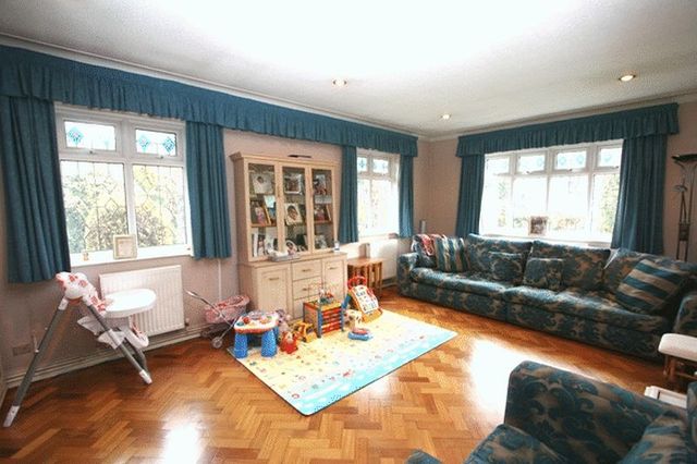  Image of 3 bedroom Detached house to rent in Hainault Road Chigwell IG7 at Hainault Road  Chigwell, IG7 6QU