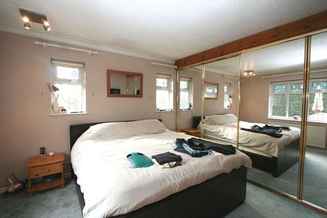  Image of 3 bedroom Detached house to rent in Hainault Road Chigwell IG7 at Hainault Road  Chigwell, IG7 6QU